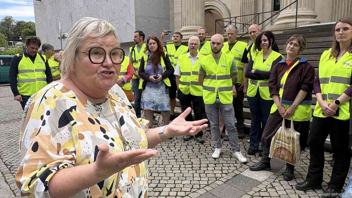Niedersachsens Archäologen zeigen am Landtag Flagge – und die Politik bewegt sich