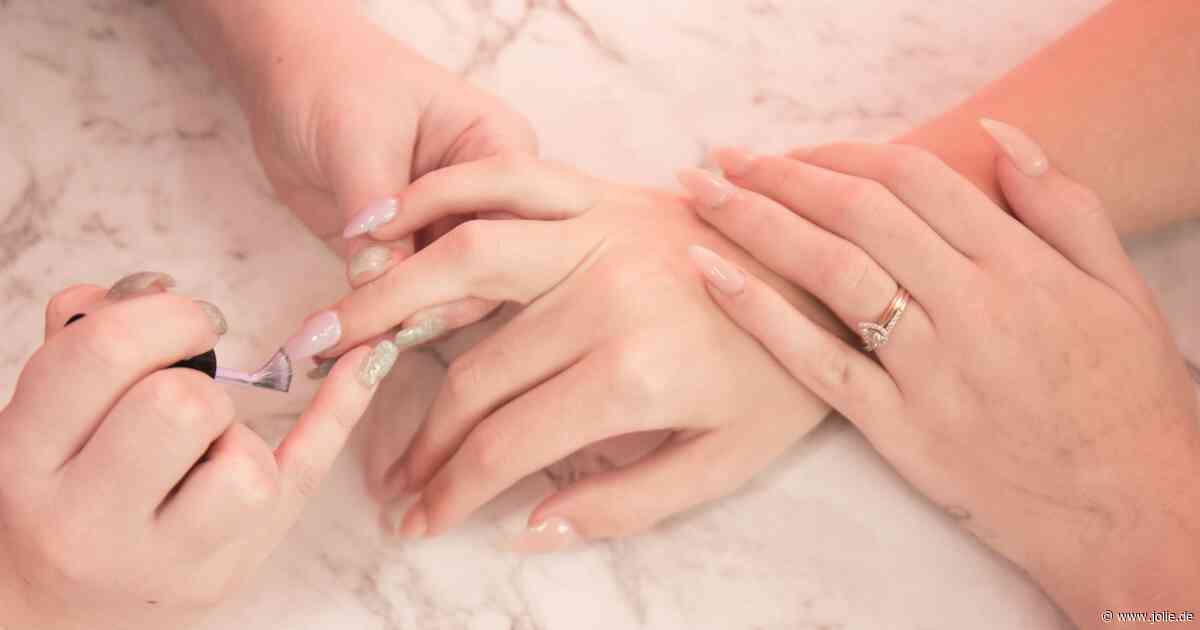 Herbst-Nageltrend: „Nuance Nails” sind das stylische Upgrade der beliebten „Naked Nails”