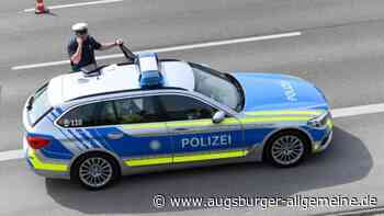 Auto weicht auf der A7 aus und wird beschädigt: Fahrer eines Sattelzugs ignoriert den Unfall