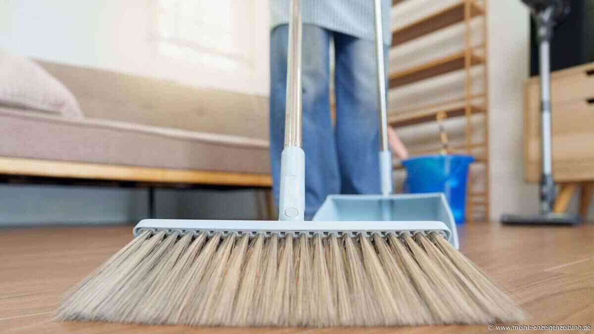 Dieser simple Besen-Trick soll das Fegen revolutionieren – kann das wirklich sein?