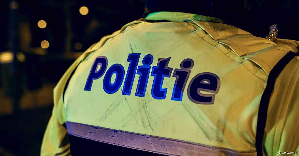 Busje belandt op zijn zijde na botsing in Hamont-Achel