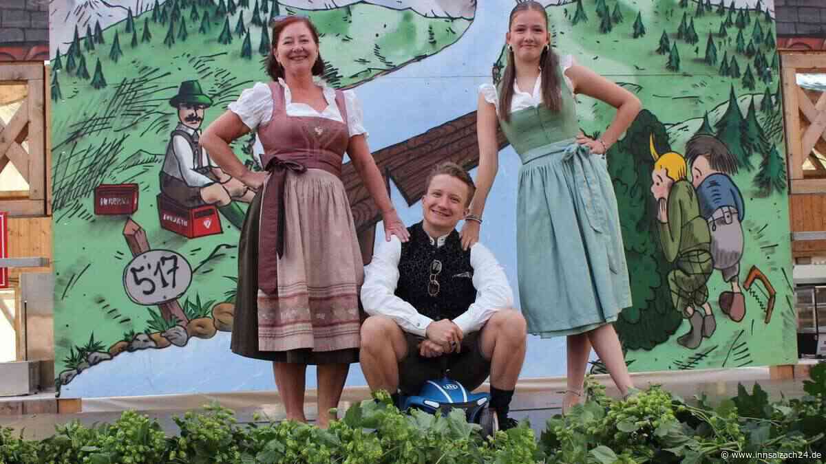 „Nur hin- und herlaufen ist nicht unser Ding“: Kraiburger Narren modeln beim Mühldorfer Volksfest