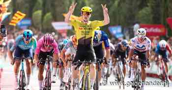 Weer raak voor Visma in Vuelta: jonge Britse sprinter Matthew Brennan boekt overtuigend tweede ritzege