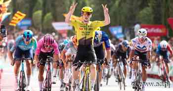 Weer raak voor Visma in Vuelta: jonge Britse sprinter Matthew Brennan boekt overtuigend tweede ritzege