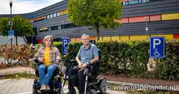 Na achttien jaar overblijven moeten Esther en Marcel plots om een hesje vragen, na de pauze weten ze waarom