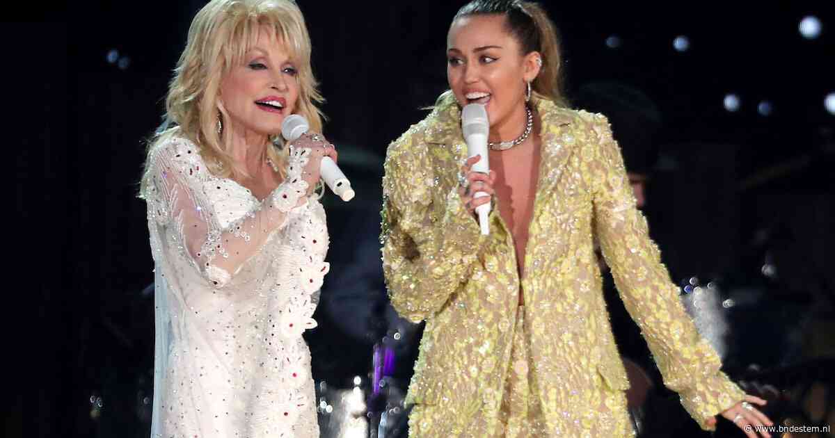 Miley Cyrus reageert op overlijden van haar peettante Dolly Parton: ‘Mijn hart breekt voor de wereld’