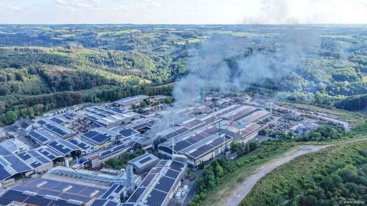 Große Rauchsäule über dem Ruhrgebiet – Brand bei Metall-Unternehmen