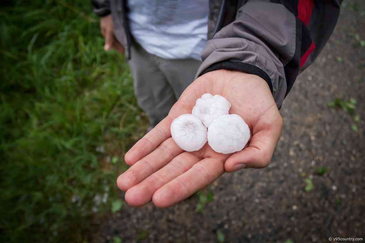 Large Hail, 60 MPH Winds, Heavy Rain Possible In SE Wyoming