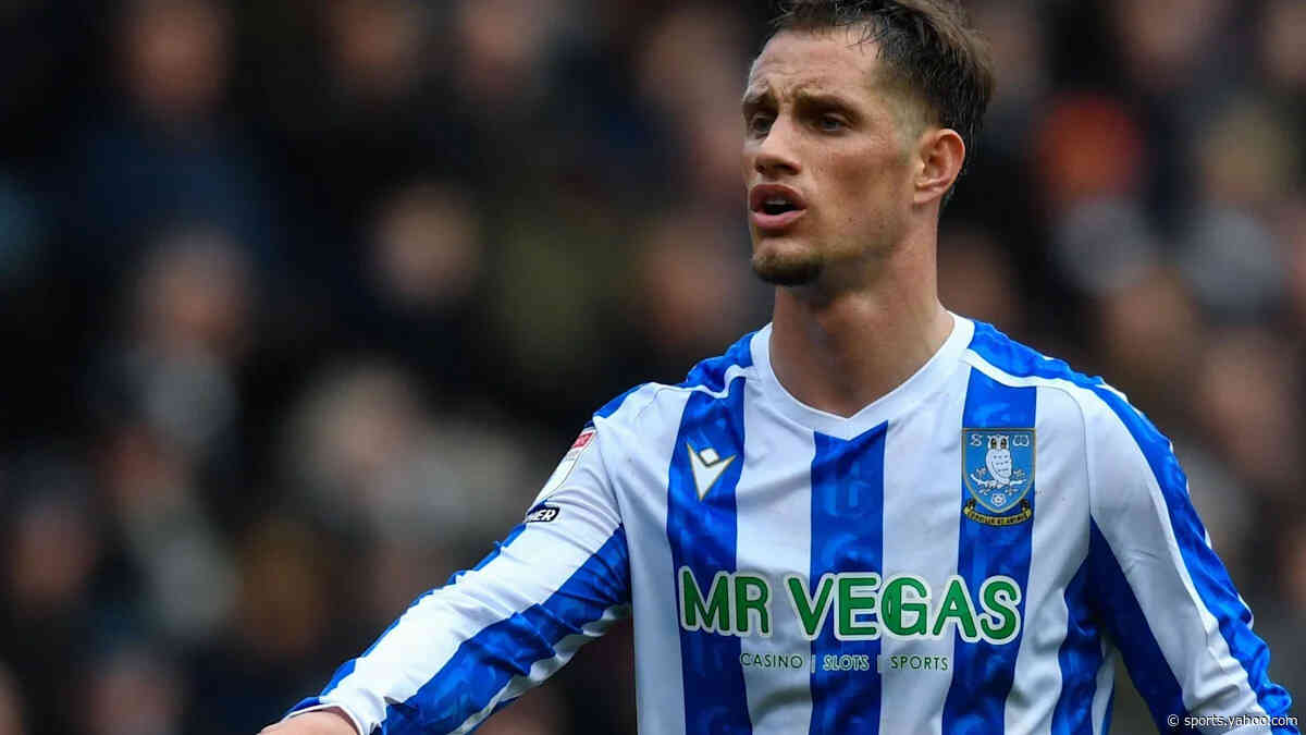 Blackpool re-sign Luton striker Yates on loan