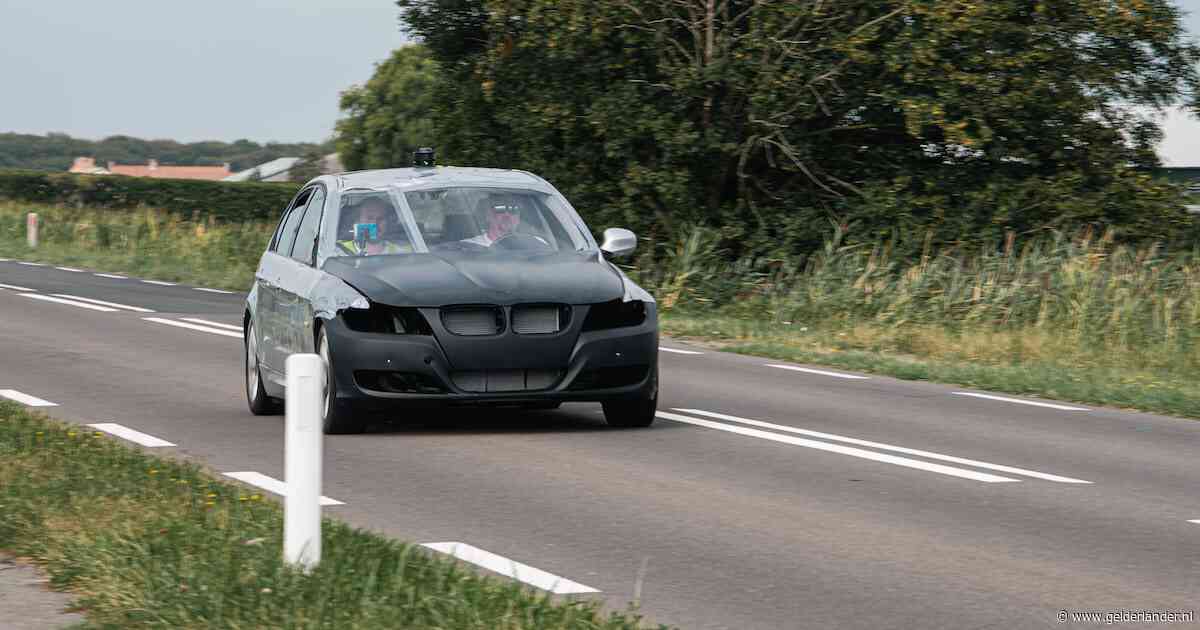 Gerepareerde BMW van fatale rit in Zeeland rijdt weer even over de weg, voor de ogen van nabestaanden