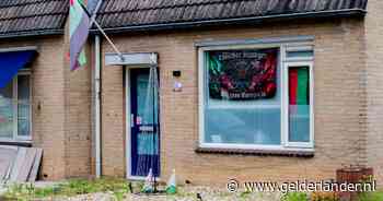 Belachelijk of gewoon de regels: mag verhuurder NEC-vlag en spandoek aan woning wel verbieden?