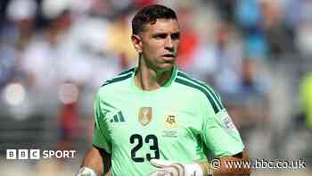 Chelsea in contact over move for Villa goalkeeper Martinez