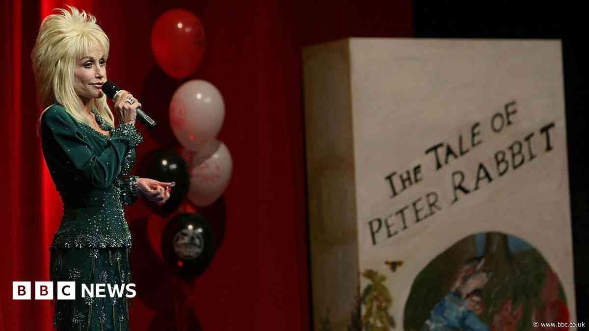 Dolly Parton's 'incredible' book scheme praised
