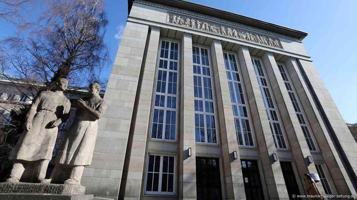 Uniklinik Rostock stellt Arzt wegen menschenverachtender Äußerungen frei