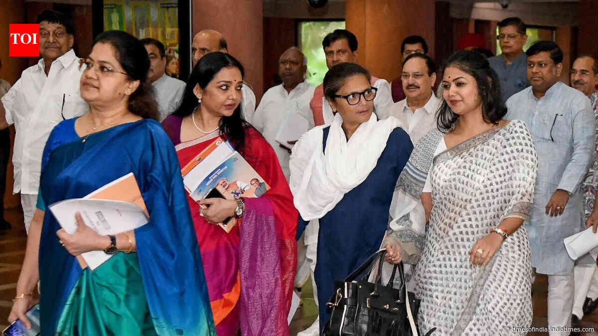 Lok Sabha Secretariat issues notices to 20 rebel TMC MPs