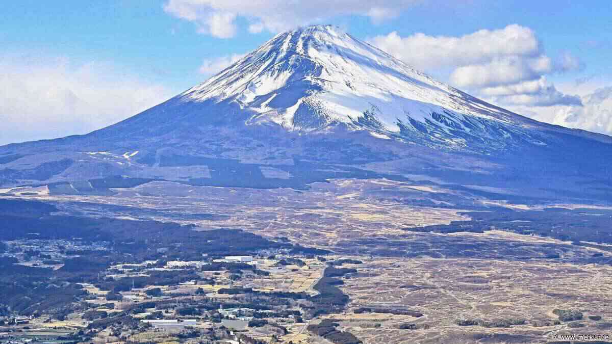 Vater lässt erschöpften Sohn (7) mit Snacks am Vulkan Fuji zurück – und wandert weiter