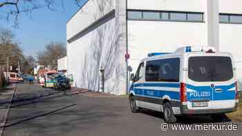 Ammoniak tritt aus: Eishalle evakuiert, Anwohner sollen Fenster und Türen geschlossen halten