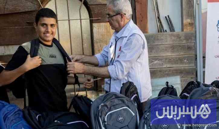 المغرب يوزع حقائب مدرسية بالقدس