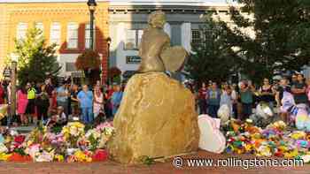 Dolly Parton Memorials: See Tributes at Dollywood and Sevierville, Tennessee