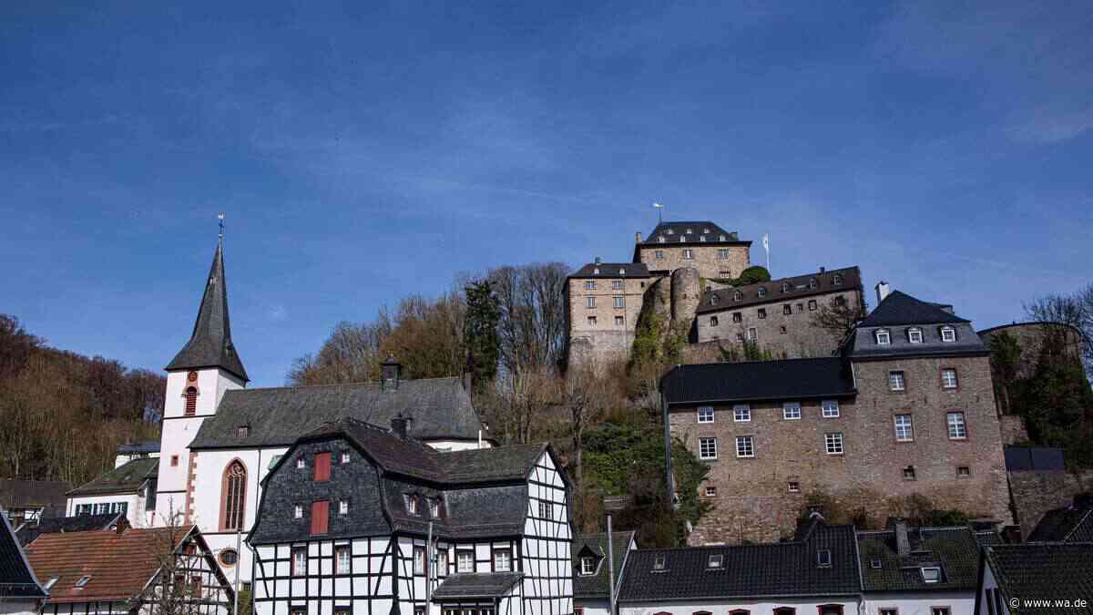Unzählige Fachwerkhäuser: Burgort mit malerischer Altstadt ist umgeben von Natur
