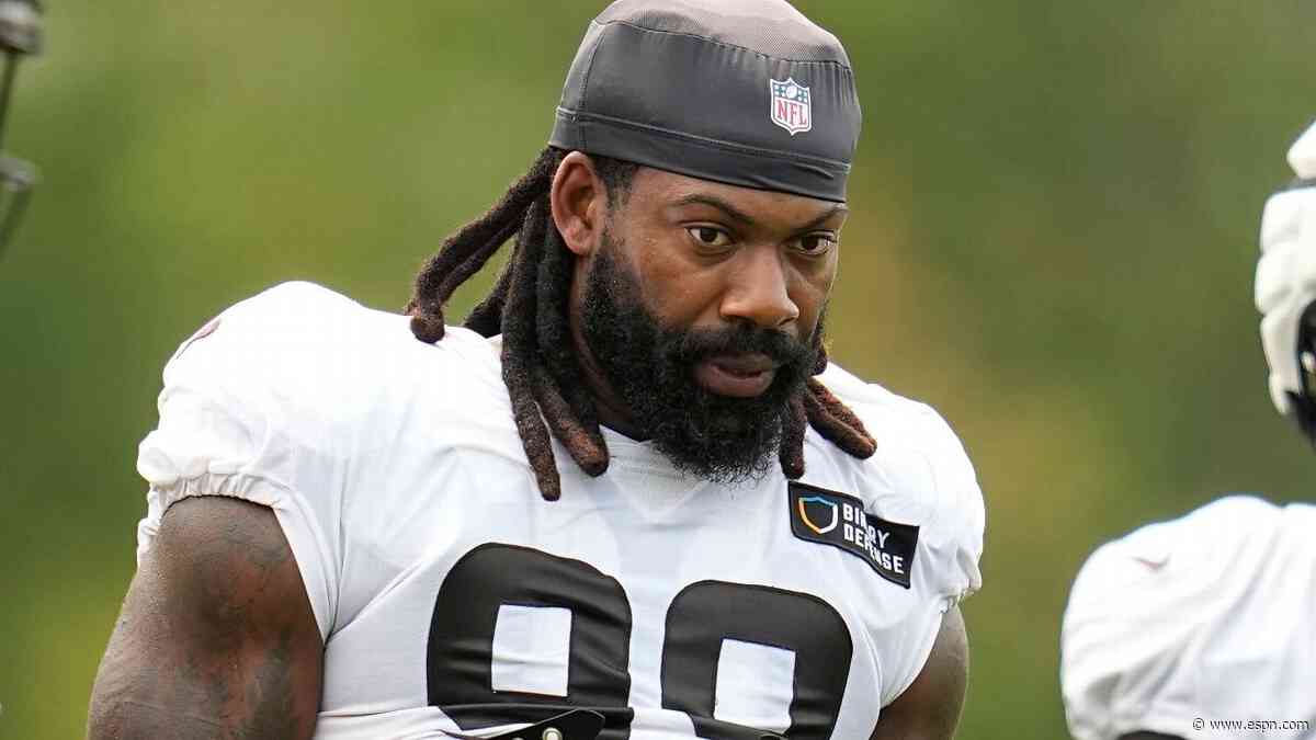 Falcons' Smith retired in '25 over mother's health