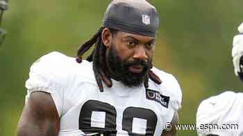 Falcons' Smith retired in '25 over mother's health