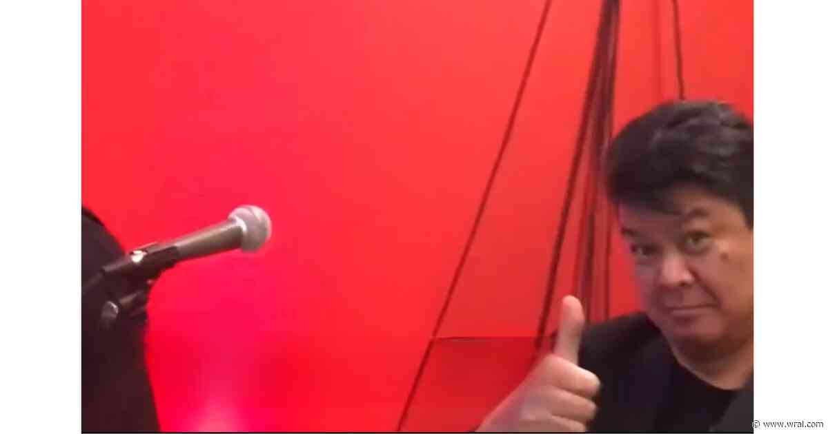 Living like Dolly-would; Raleigh man shares lifetime moment playing 'Jolene' with Dolly Parton