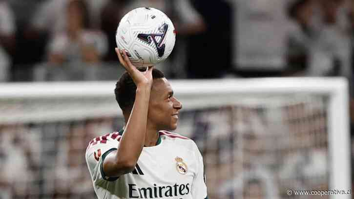 Real Madrid goleó a Real Sociedad con triplete de Mbappé y tomó el liderato en España