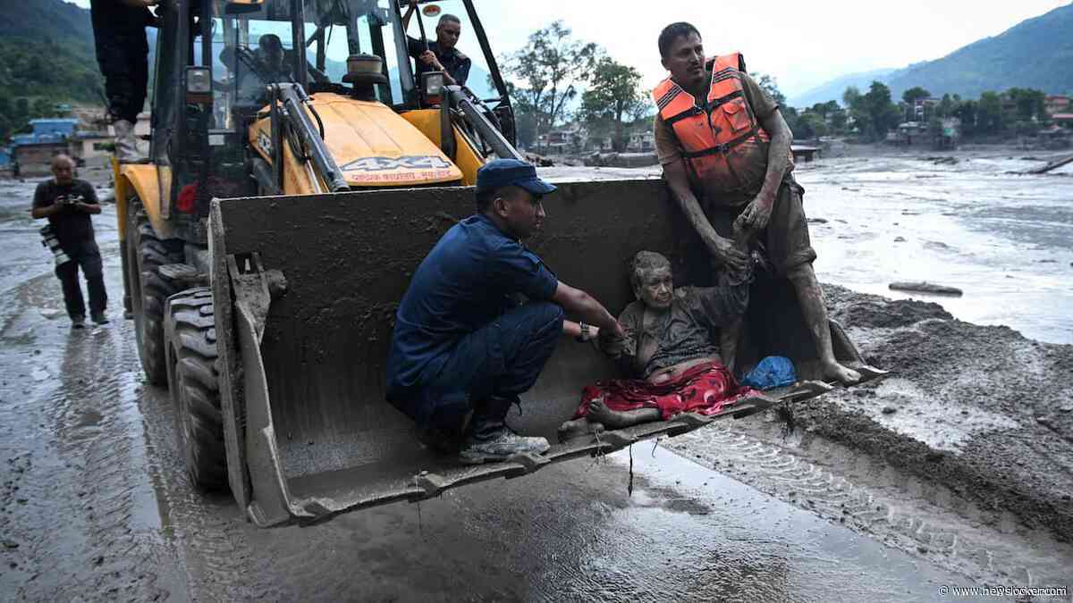 466 buitenlanders vermist in Nepal na modderstroom, India stuurt hulp