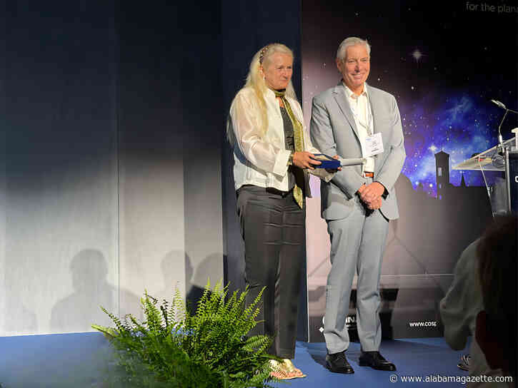 UAH Director of CSPAR, Dr. Gary Zank, receives international COSPAR Space Science Award; minor planet named in his honor