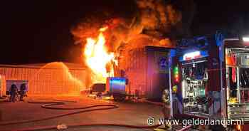 LIVE | Zeer grote brand in Winterswijk, Duitse brandweer ingezet