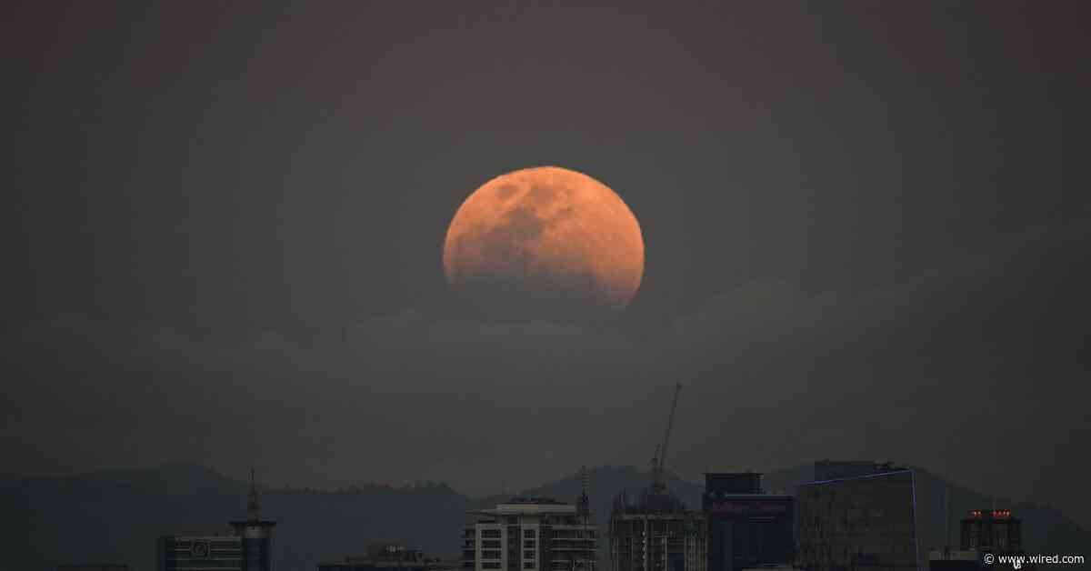 How to See the Partial Lunar Eclipse and Blood Moon on August 27