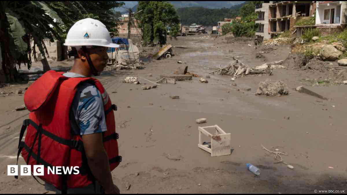 Dozens of US and Canadian citizens missing after flash flooding in Nepal