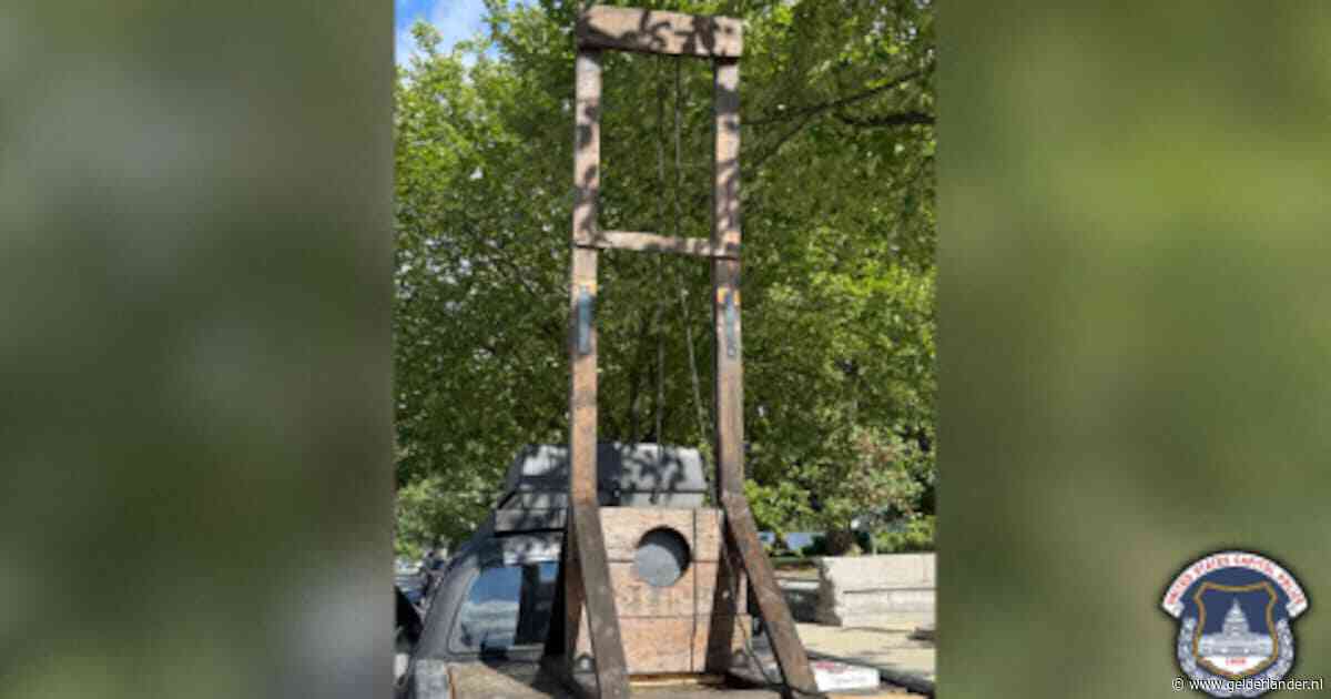 Als je dacht dat je alles gezien had: Capitoolpolitie arresteert man met guillotine aan wagen