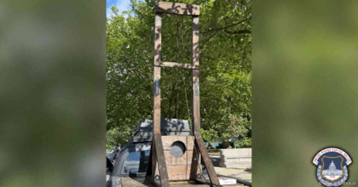Als je dacht dat je alles gezien had: Capitoolpolitie arresteert man met guillotine aan wagen