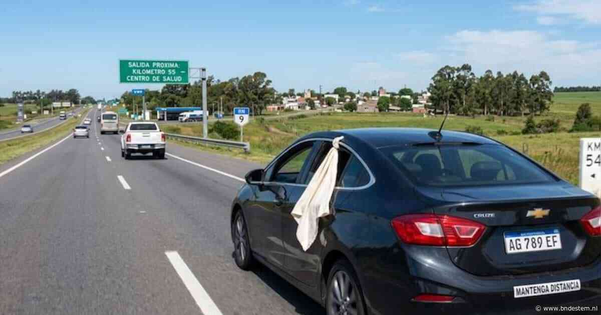 Zie je in Spanje een witte doek uit een rijdende auto steken? Dan moet je direct ruimte maken