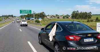 Zie je in Spanje een witte doek uit een rijdende auto steken? Dan moet je direct ruimte maken