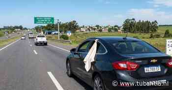 Zie je in Spanje een witte doek uit een rijdende auto steken? Dan moet je direct ruimte maken