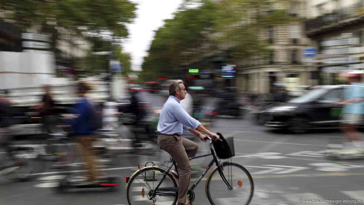 Pariser Kreuzungen werden zu Kampfzonen – Autofahrer sticht Radfahrer nieder