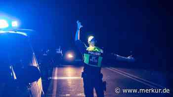 Abschiebehäftling flieht bei Transport: Polizei sucht mit Hubschrauber