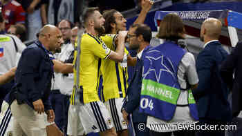 Woedende Lyon-fan valt Fenerbahçe-speler Mattéo Guendouzi aan bij spelerstunnel