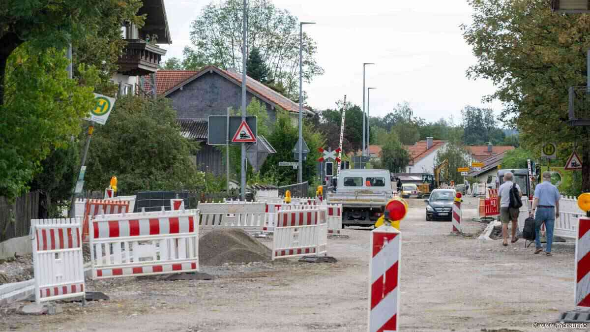 Miesbacher Straße: Bahnübergang wird einige Tage komplett gesperrt – Erste Asphaltierung in Sicht