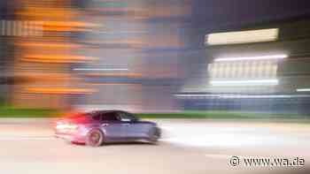 Fahrer rammt Polizisten und flüchtet – Mercedes mit 154 km/h geblitzt