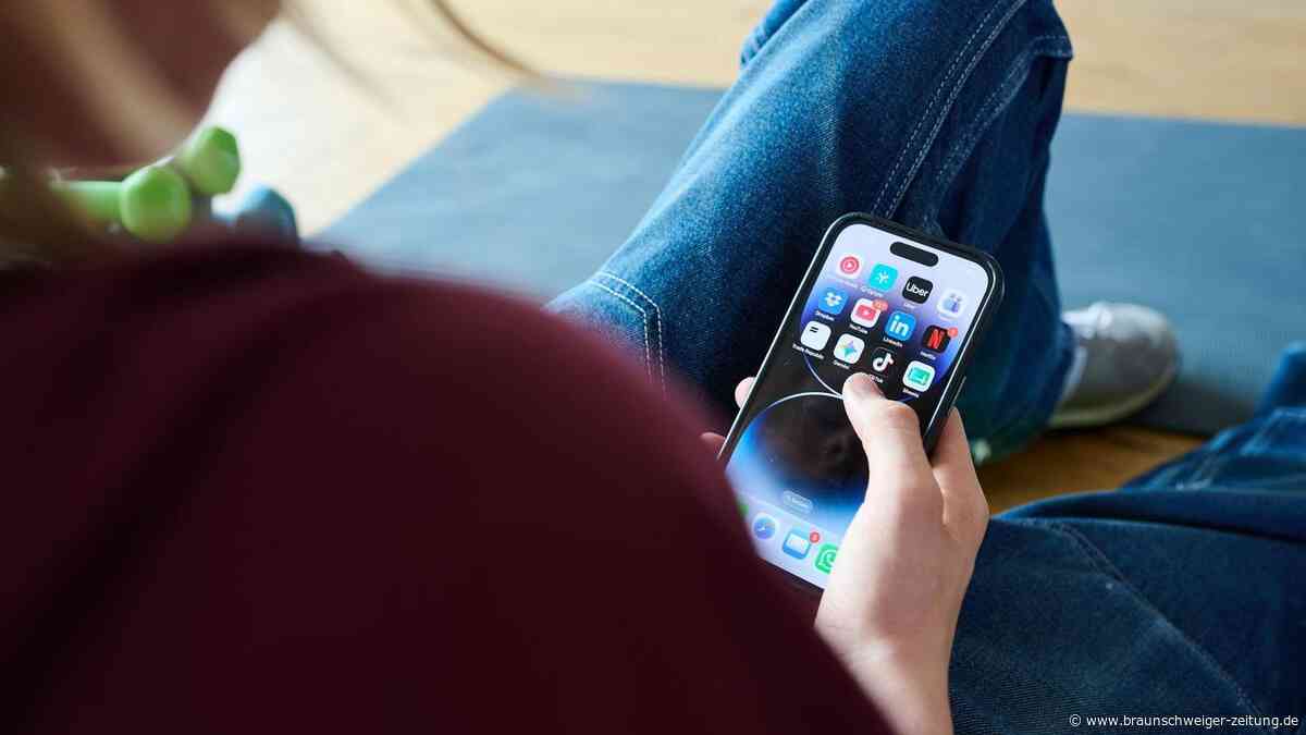 TikTok, Insta & Co.: Selbst Jugendliche sprechen sich für scharfe Grenzen aus