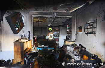 Veel schade door woningbrand, man gewond