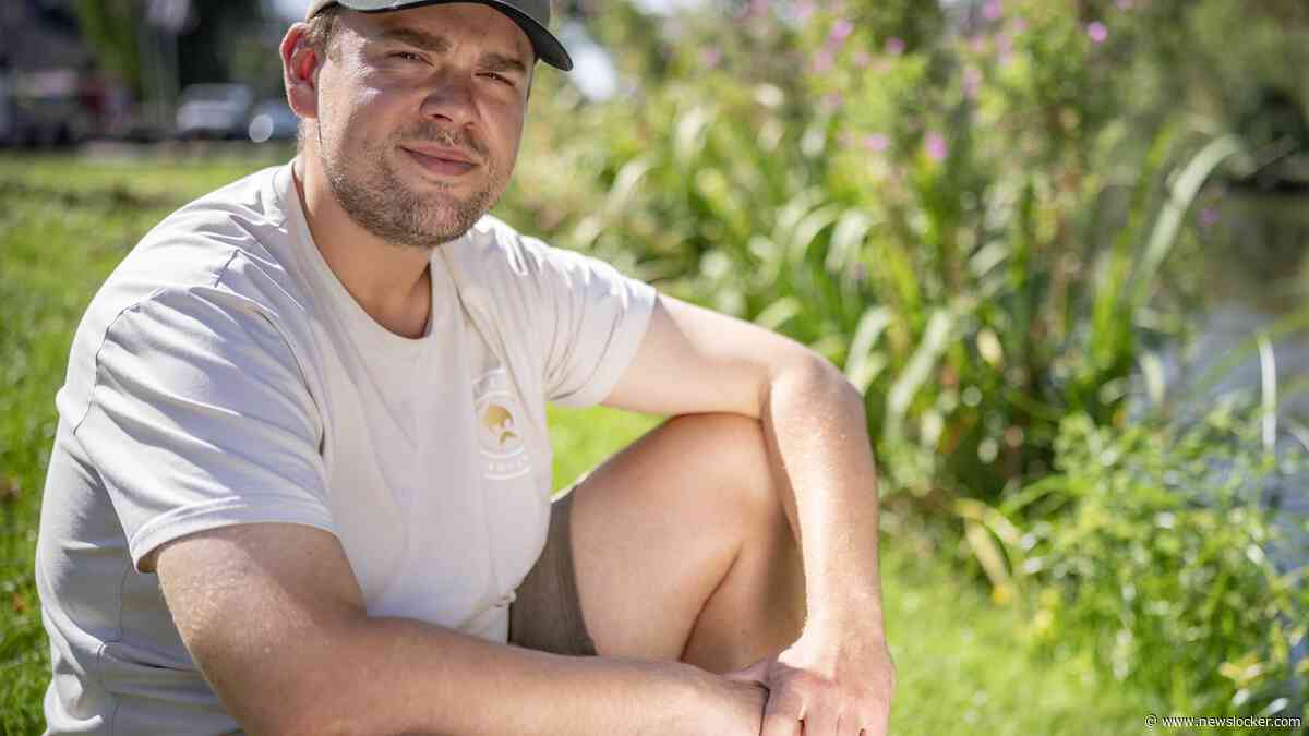 Matthijs (29) redt inzittenden uit auto in blubberige sloot: ’Het heeft zeker vijf minuten geduurd tot ik haar zusje boven water kreeg’