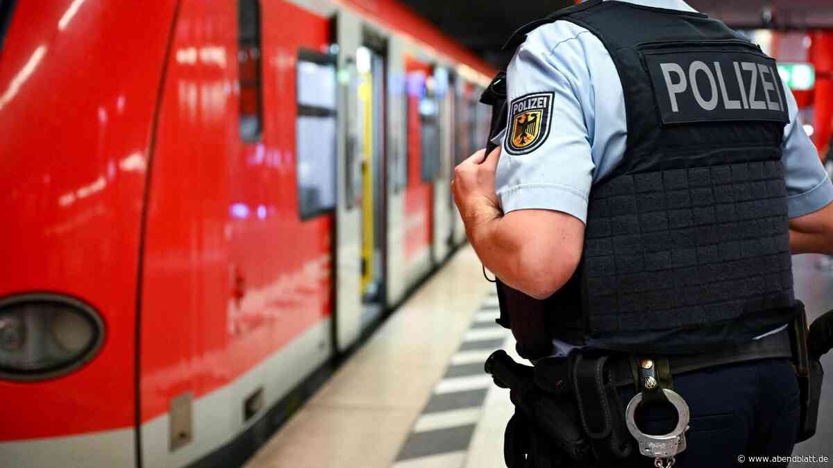 Mann (44) bringt sich für Handy in Lebensgefahr und steigt ins S-Bahn-Gleis