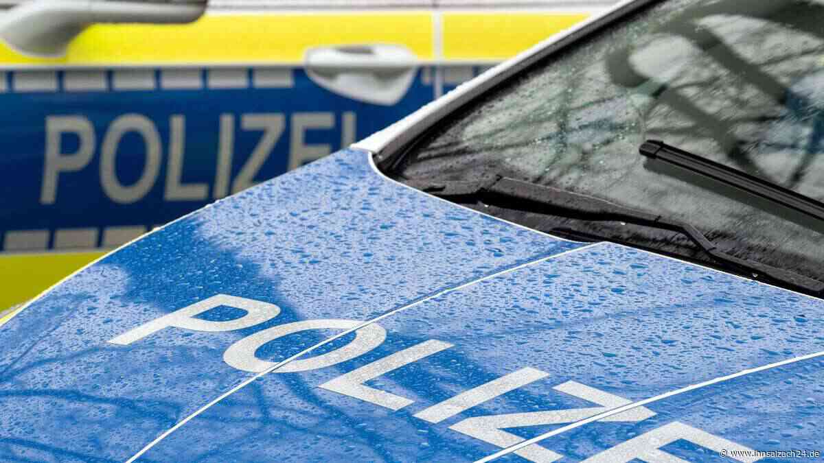 Mann (87) aus Landkreis Mühldorf gerät auf Gegenfahrbahn – Autos stoßen zusammen