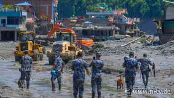 Tausende Retter im Einsatz: Mindestens acht Deutsche nach Sturzflut in Nepal vermisst