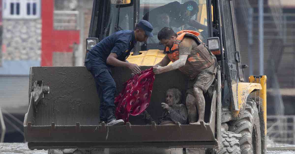 LIVE Overstromingen Nepal | Buitenlandse Zaken houdt rekening ‘met enkele Nederlandse vermisten’